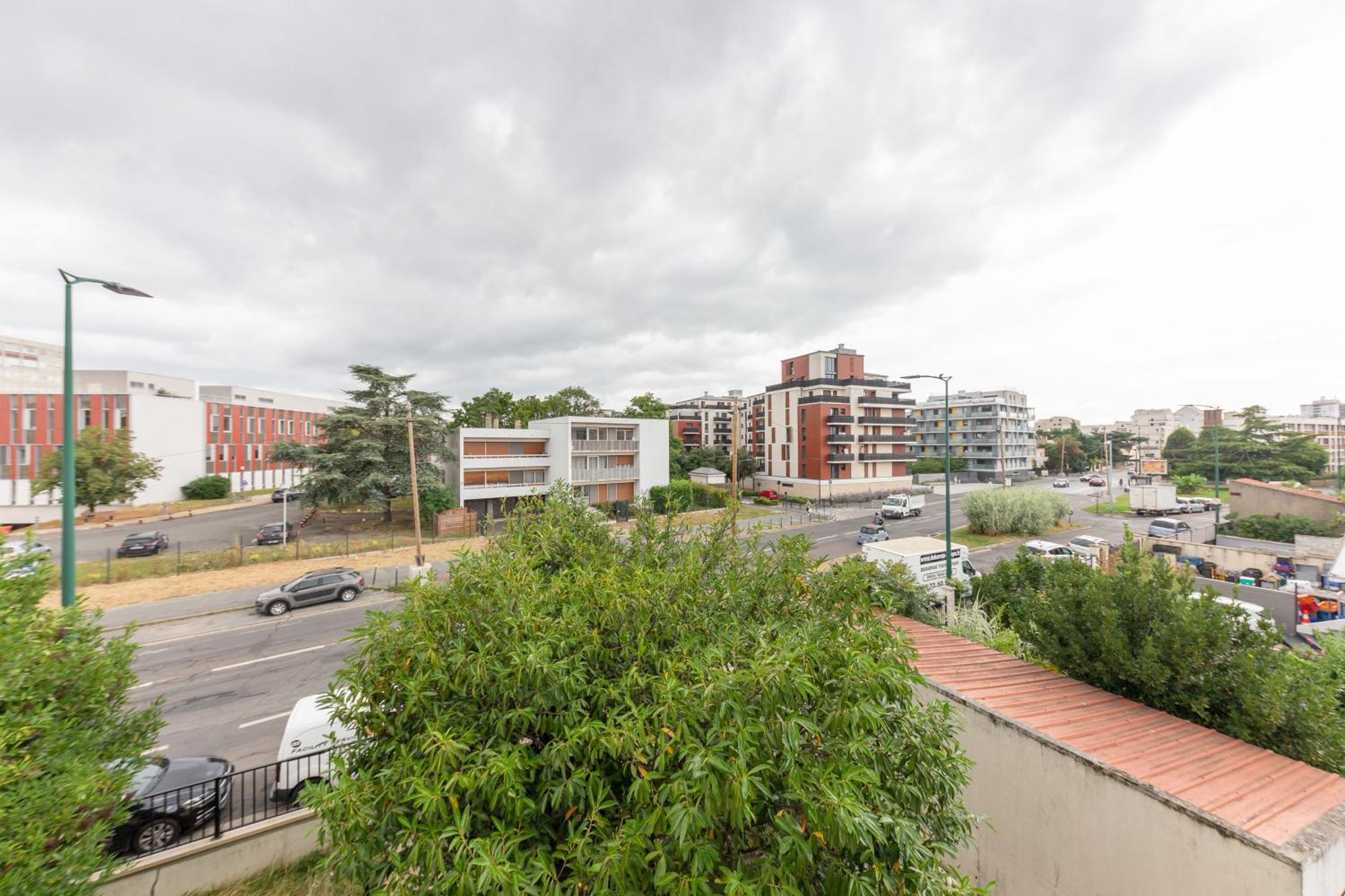 Entier Proche La Defense & Paris & Hopital De Colombes - Parking Prive *